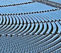 美高梅mgm官网-英格兰女球迷地铁站掀起球衣视频